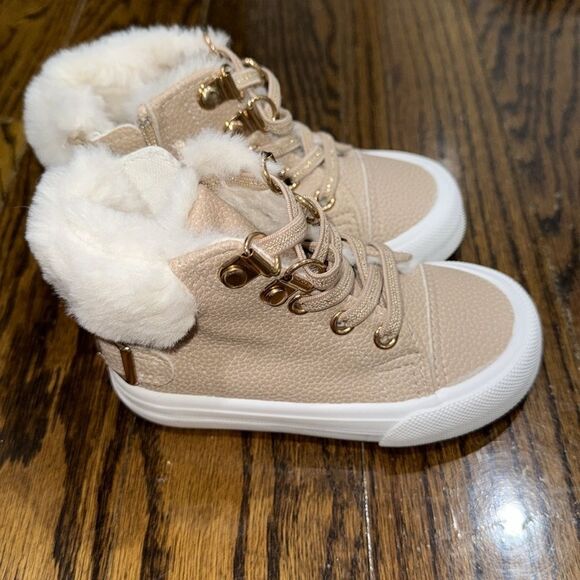 Cynthia Rowley Tan and White Fur-Lined Boots 6 - Picture 5 of 8